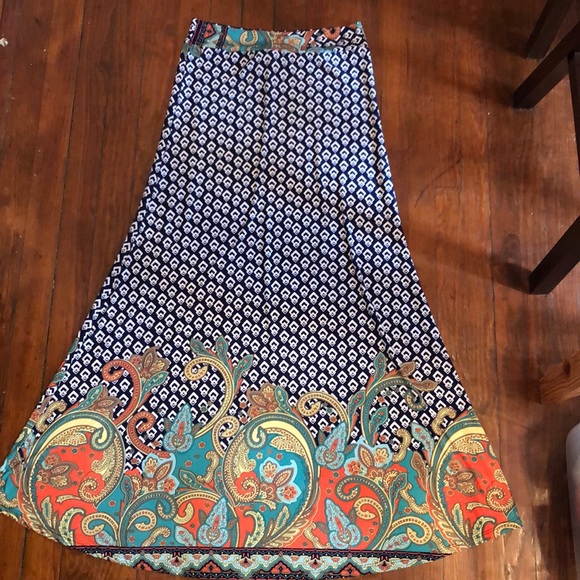 Dresses & Skirts - Maxi skirt